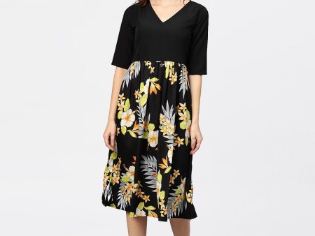 NOZ2TOZ Black Printed 3 4th Sleeve V-Neck Dress For Sale